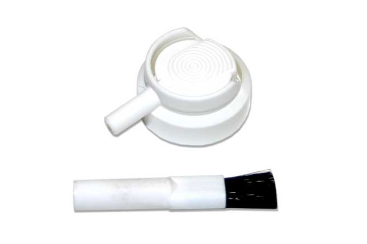 Tryska s kartáčkem pro FLUX REMOVER.